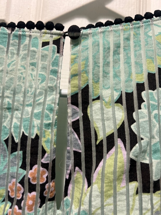 Floral Mint V-Neck Pleated lined Women’s Top - Black Trim - Picture 6 of 9